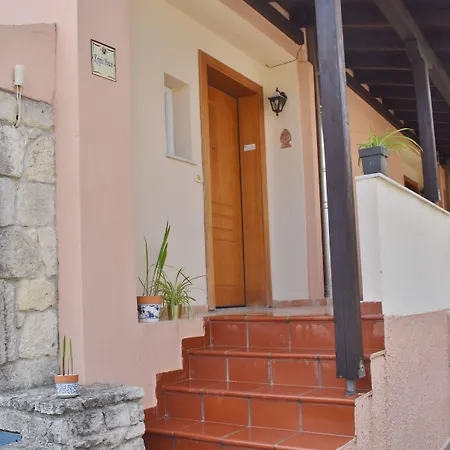 Kripis House *